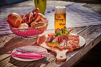 Brozeit im Biergarten des Landhotel Zur Jurahöhe